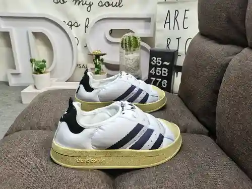 776DAD Zapatos tipo calcetín Puffylette Originals GY1593. La parte superior está hecha de material t