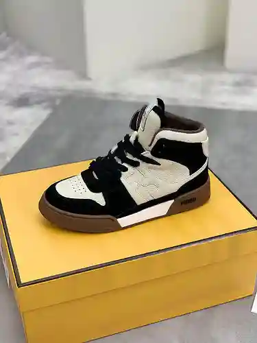 Zapatos de mujer Fendi con forro de lana Código: 1221C50 Talla: 35-40