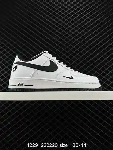 Las zapatillas informales de caña baja Nike Air Force Low Air Force 1 crean una versión pura de la F