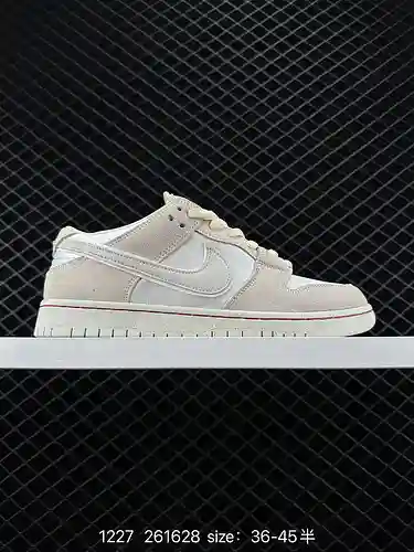 4 zapatillas informales Nike Nk SB Dunk Low 224 SB con temática del Día de San Valentín. Todo el cue