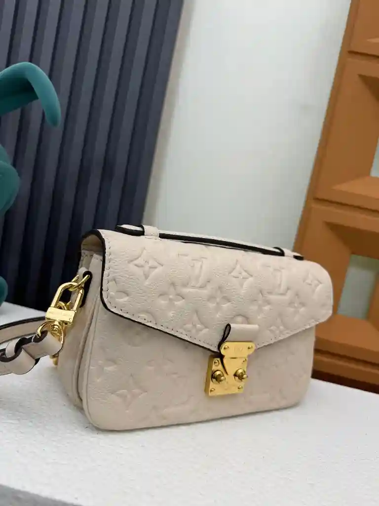 KK04850 (2).webp
