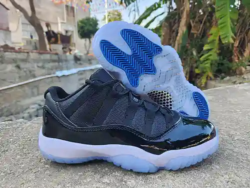 AIR JORDAN 11 LOW jordan11 zapatos de hombre de estado bajo orquídea grande 40---47