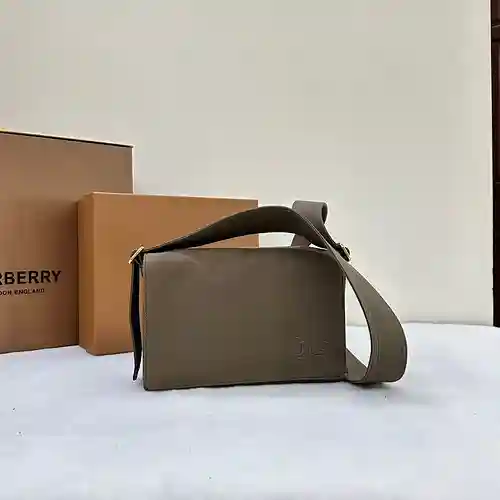 El bolso bandolera Ba@Baoli está hecho de cuero original importado de primera calidad. Versión répli