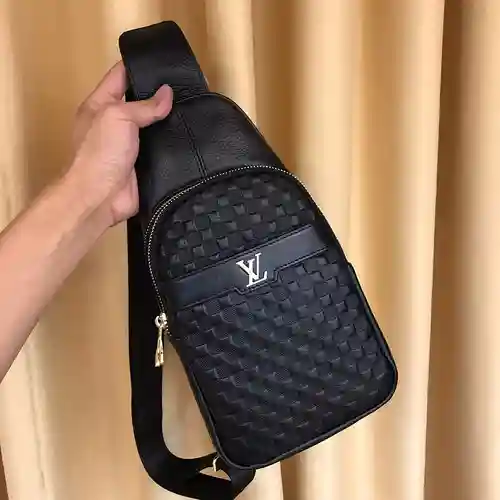 Bolso de pecho para caballero, elaborado en piel vacuna original importada, alta calidad, entrega en