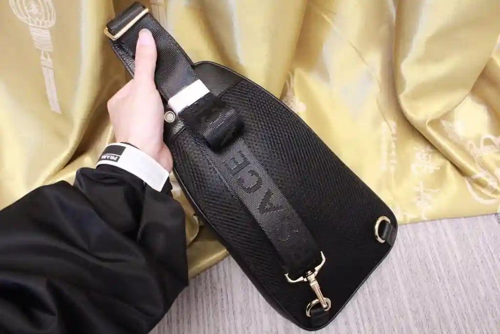 ER002050 (3).webp