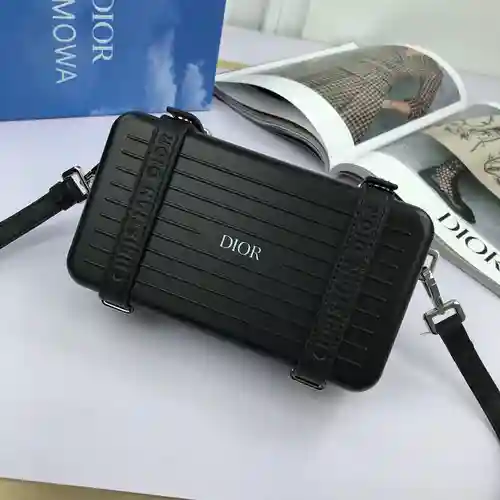 La bolsa tipo caja de D está hecha de piel de vaca original importada, calidad de alta gama, factura