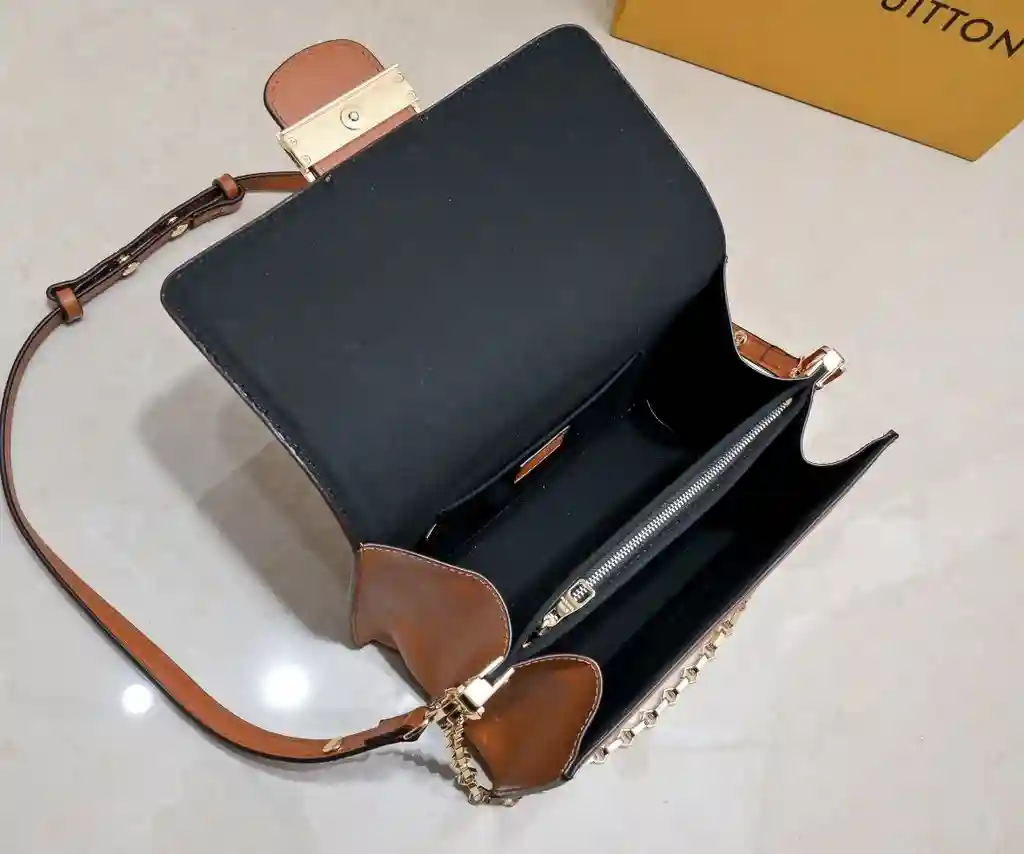 HR002050 (3).webp