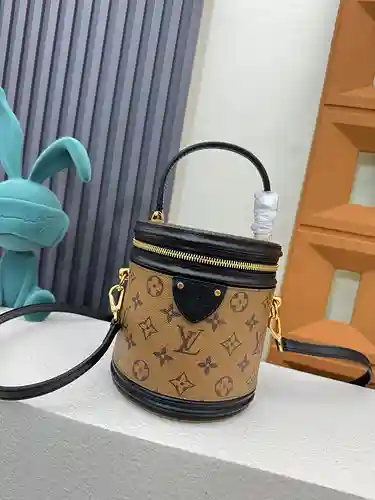El bolso tipo barril de LL está hecho de cuero original importado de primera calidad. Versión réplic