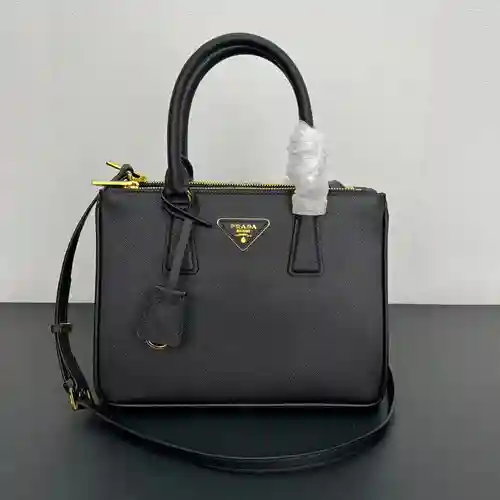 Bolso elaborado en piel vacuna original importada, alta calidad, entrega en bolsa de regalo factura,