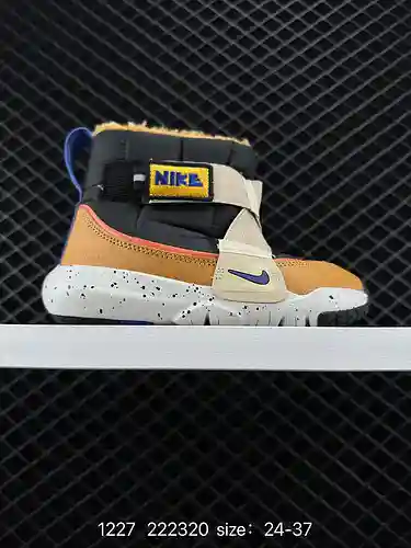Los zapatos Nike para niños NIKE FLEX ADVANCE BOOT son extraordinariamente cálidos y cuidadosos para