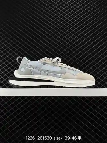 Técnicas de deconstrucción de Nike Sacai Familiar, Swoosh superpuesto, doble lengüeta, cordones y ta