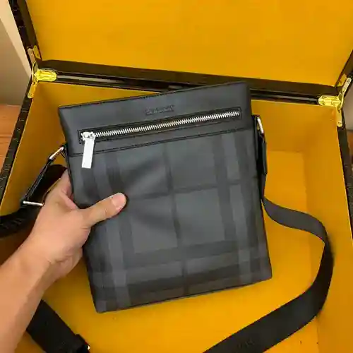 Bolso bandolera para caballero, elaborado en piel vacuna original importada, alta calidad, entrega e