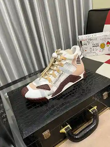 Modelo de pareja Dolce & Gabbana Código: 1224B80 Talla: 36-44 (45 personalizados)