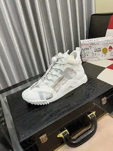 Modelo de pareja Dolce & Gabbana Código: 1224B80 Talla: 36-44 (45 personalizados)