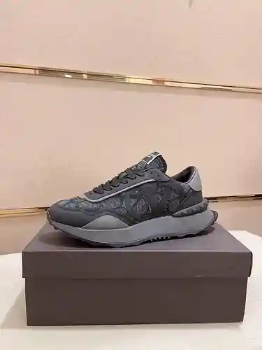 Modelo de pareja Valentino Codificación: 1226C20 Talla: 36-44. Se puede personalizar 45,46.