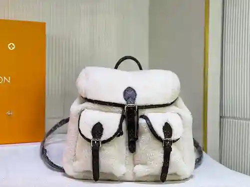 Mochila elaborada en cuero lana importada, primera calidad, entrega en bolsa de regalo factura, tama