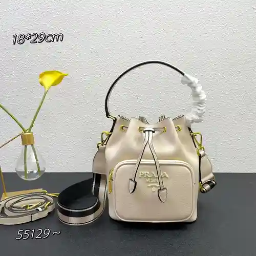 Bolso tipo cubo elaborado en piel de vacuno original importada, alta calidad, entrega en bolsa de re