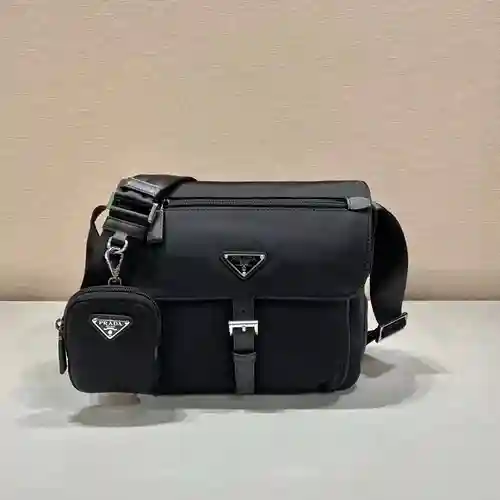 Bolso bandolera PRA@DA para hombre, elaborado en piel vacuna original importada, alta calidad, entre