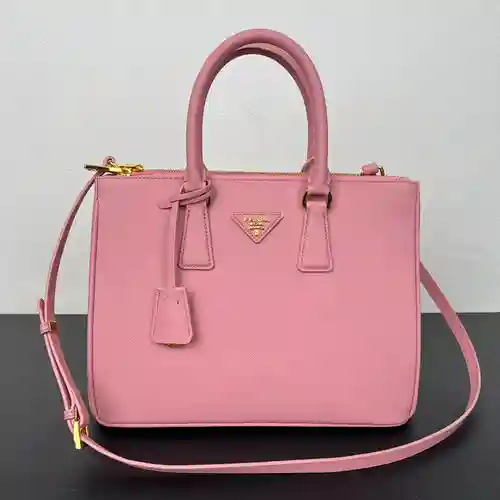 Bolso elaborado en piel vacuna original importada, alta calidad, entrega en bolsa de regalo factura,