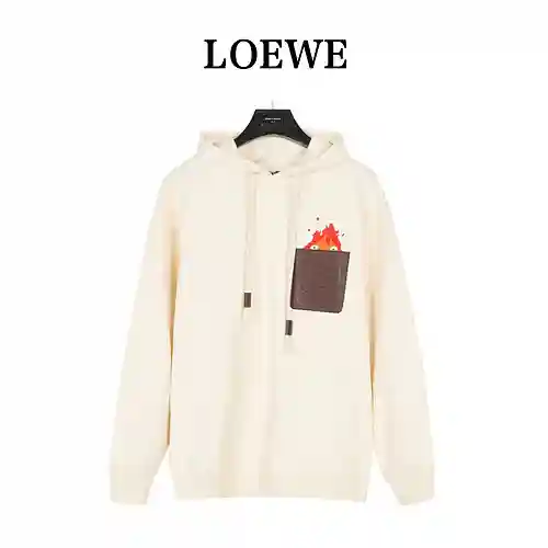 Loe*we x Howl's Moving Castle sudadera con capucha y bolsillo de cuero con bordado de llamas