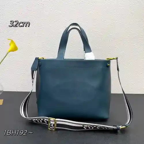 Bolso elaborado en piel vacuna original importada, alta calidad, entrega en bolsa de regalo factura,