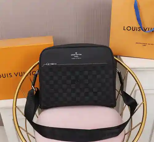 Bolso bandolera para caballero, elaborado en piel vacuna original importada, alta calidad, entrega e