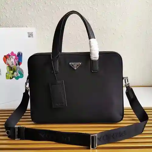 Maletín PRA@DA para hombre, fabricado en piel vacuna original importada, alta calidad, entrega en bo