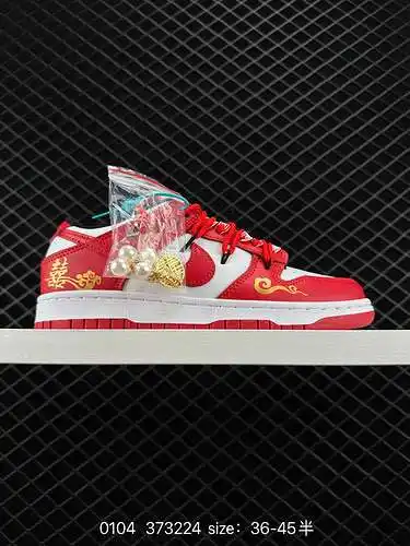 2 zapatillas Nike Nike Dunk Low Retro, zapatillas retro deconstruidas con cordones. Como zapatilla d