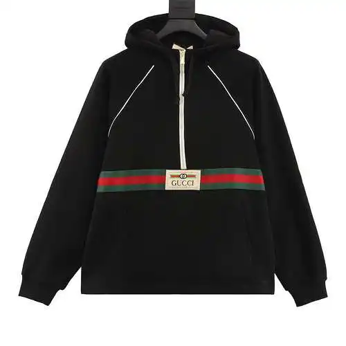 Sudadera con capucha, manga larga y media cremallera con cinta roja y verde de G home