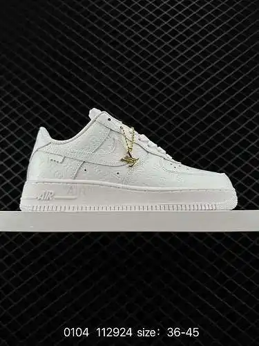 2 porros LV x Air Force Low estampado blanco y naranja. Horma original y cartulina original para cre