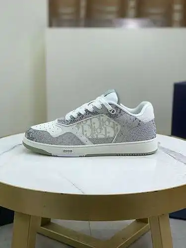 Dior Couple's Code: 0102D00 Size: Women's 35-40 Men's: 38-46 (Male 38, 45, 46 sizes are custom-made,