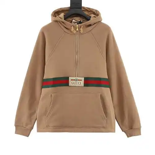 Sudadera con capucha, manga larga y media cremallera con cinta roja y verde de G home
