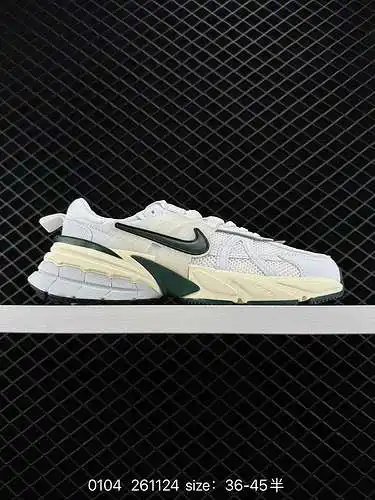 2 Las zapatillas de running Nike NIKE V2K RUN son tendencia retro. Zapatillas de malla transpirable.