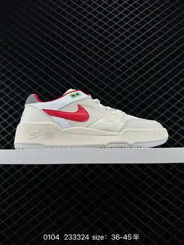 2 zapatillas de baloncesto de caña baja Air Alpha Force 88 conjuntas de Billie Eilsh x Nike. Este pa