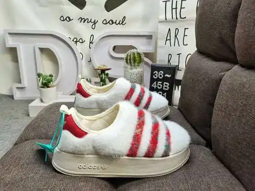 321DAD Zapatos tipo calcetín Puffylette Originals GY1593. La parte superior está hecha de material t