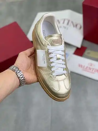 Modelo de pareja Valentino código: 0113C20 Talla: mujer 35-41 hombre 39-46 (mujer 41, hombre 45.56 p