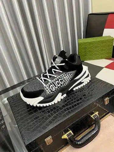 Zapatos de hombre GUCCI Código: 0104B90 Talla: 38-44