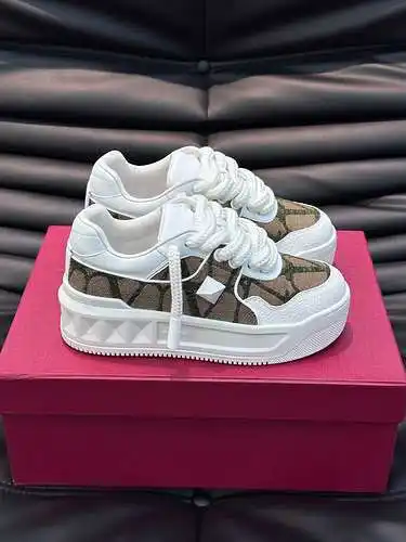 Zapatos de hombre Valentino Código: 0109B80 Talla: 38-44 (45 está hecho a medida y no se puede devol