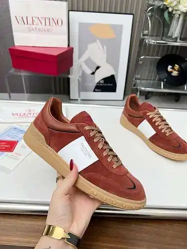 Modelo de pareja Valentino código: 0113C20 Talla: mujer 35-41 hombre 39-46 (mujer 41, hombre 45.56 p