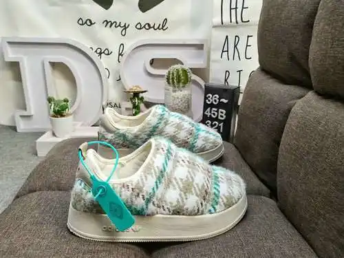 321DAD Zapatos tipo calcetín Puffylette Originals GY1593. La parte superior está hecha de material t