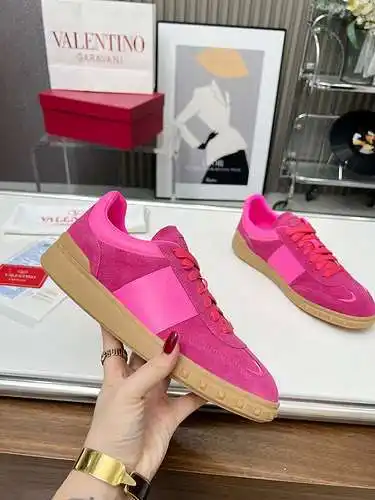Modelo de pareja Valentino código: 0113C20 Talla: mujer 35-41 hombre 39-46 (mujer 41, hombre 45.56 p