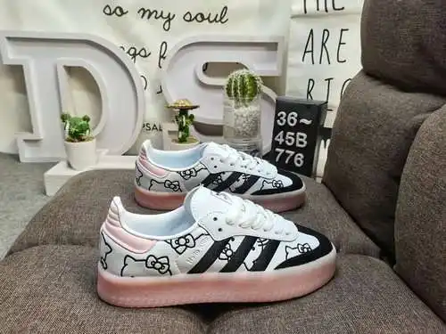 Los zapatos 776D para hombre y mujer son modelos auténticos de media talla. Fabricada en piel de ant