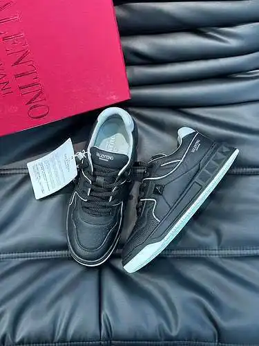 Zapatos de hombre Valentino Código: 0109B80 Talla: 38-44 (45 está hecho a medida y no se puede devol