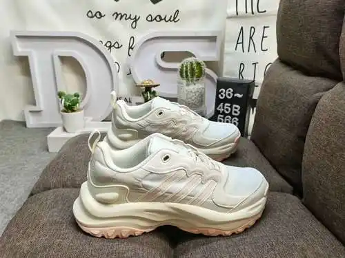 566D ADIDAS MAXXWAVY ¡Zapatos papá de mil capas! El cuerpo del zapato está hecho de tela de malla de