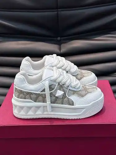 Zapatos de hombre Valentino Código: 0109B80 Talla: 38-44 (45 está hecho a medida y no se puede devol