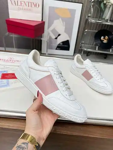 Modelo de pareja Valentino código: 0113C20 Talla: mujer 35-41 hombre 39-46 (mujer 41, hombre 45.56 p