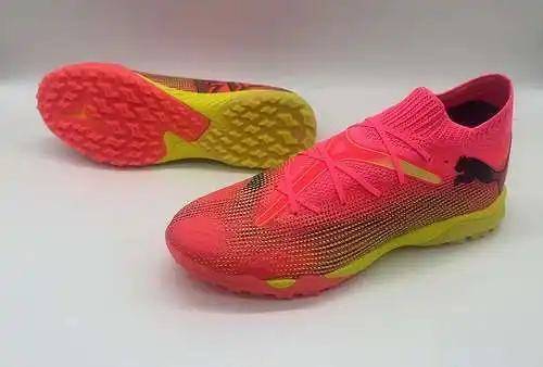 (Llegó) Zapatos de fútbol con tachuelas rotas impermeables totalmente tejidos de la Copa Mundial Pum