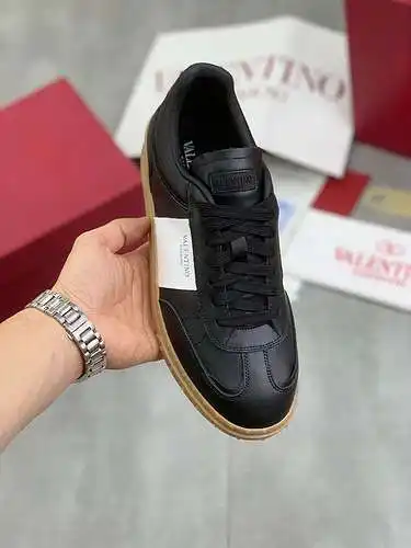 Modelo de pareja Valentino código: 0113C20 Talla: mujer 35-41 hombre 39-46 (mujer 41, hombre 45.56 p