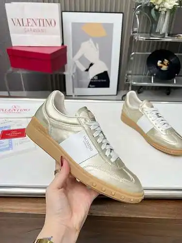Modelo de pareja Valentino código: 0113C20 Talla: mujer 35-41 hombre 39-46 (mujer 41, hombre 45.56 p