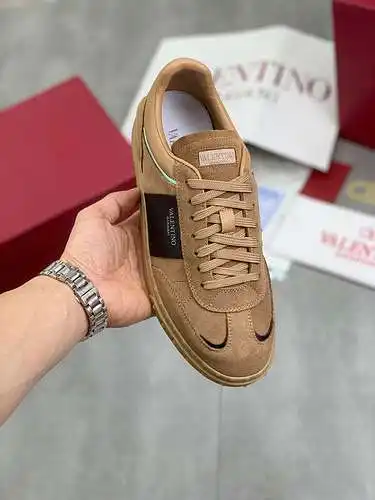 Modelo de pareja Valentino código: 0113C20 Talla: mujer 35-41 hombre 39-46 (mujer 41, hombre 45.56 p